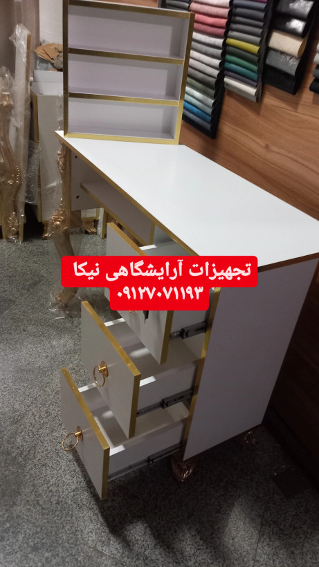 میز ناخن تک نفره نوار طلایی با استند لاک